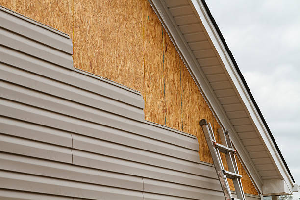 Professional Vinyl Siding technician working in New Straitsville, OH